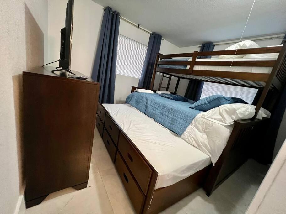 Сasa de vacaciones Comfortable House Near Downtown & Airport