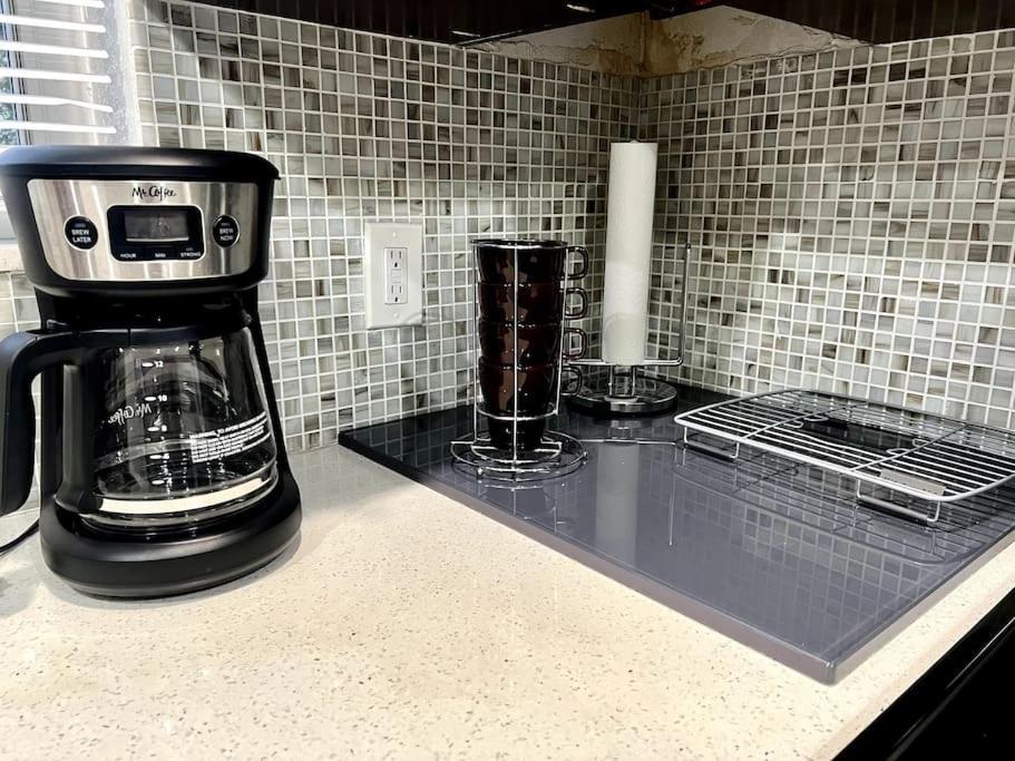 Comfortable House Near Downtown & Airport Сasa de vacaciones *